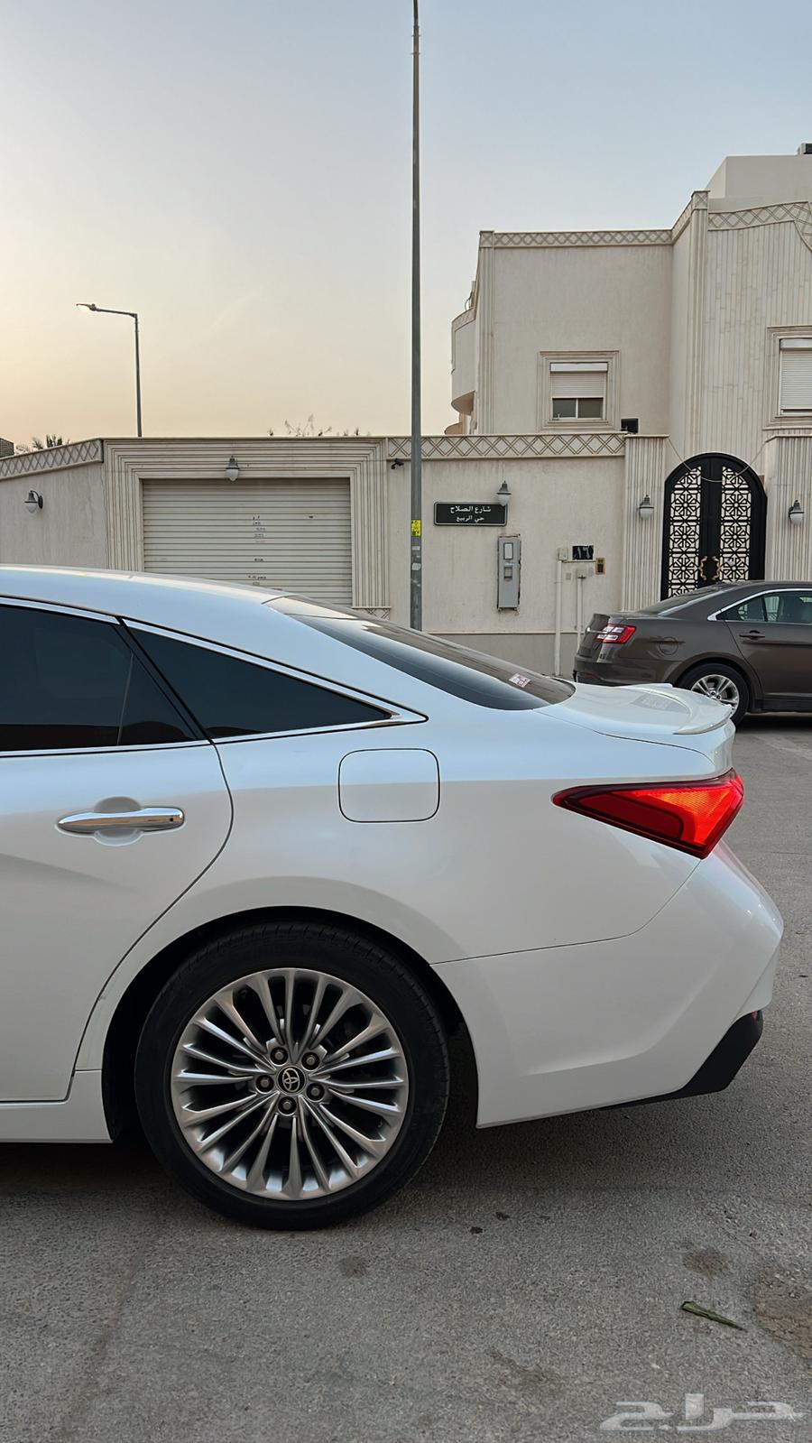 للبيع تويوتا افالون 2020 ممشى 79 الف63614178906499114