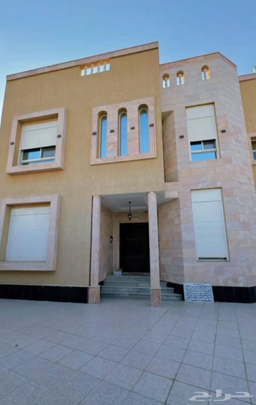فيلا كبيرة وشقق في الخلف للبيع في حي الشراع633689101725471120