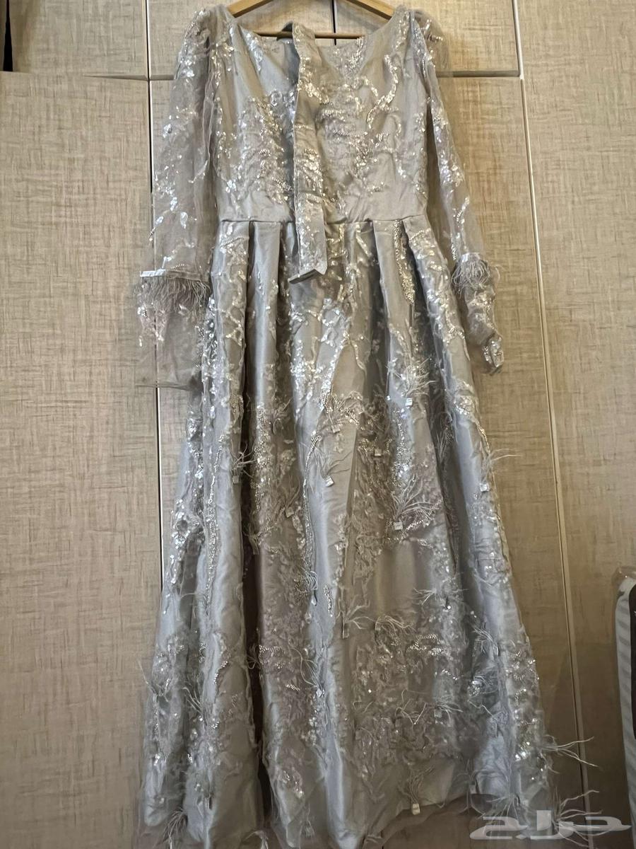 I design dresses and sell them for 130 SAR each.63366181118594112
