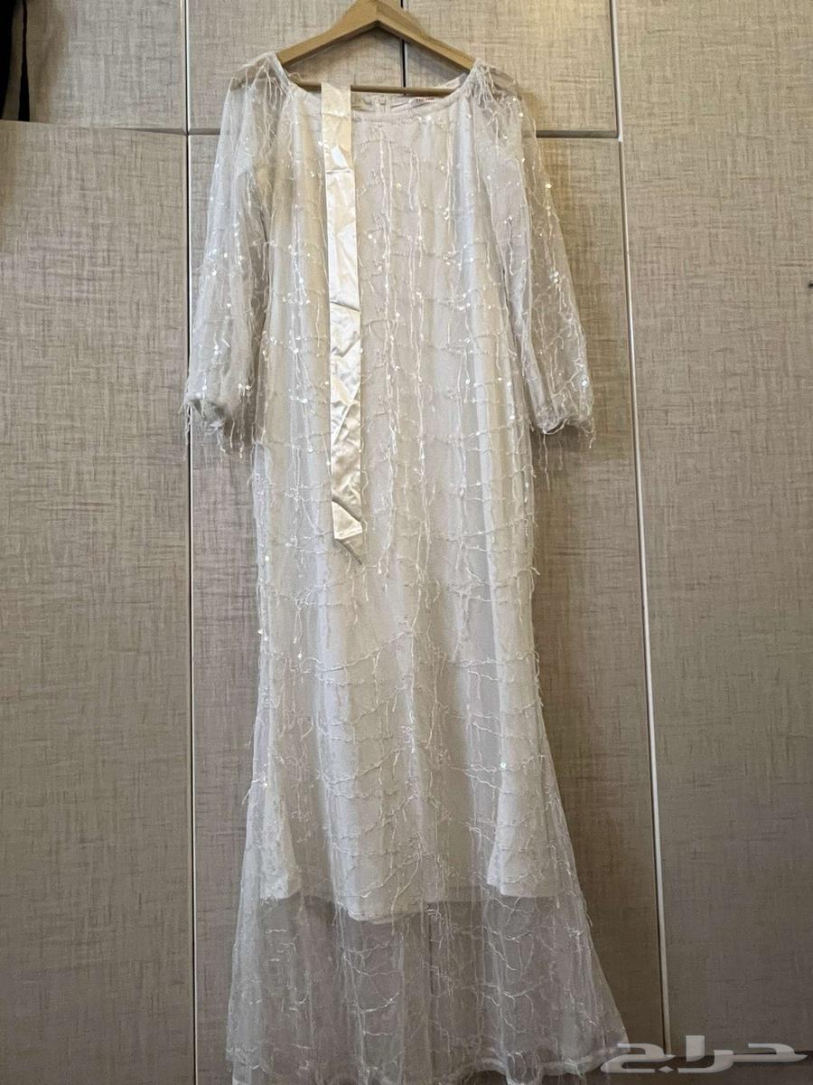 I design dresses and sell them for 130 SAR each.63366181118594113