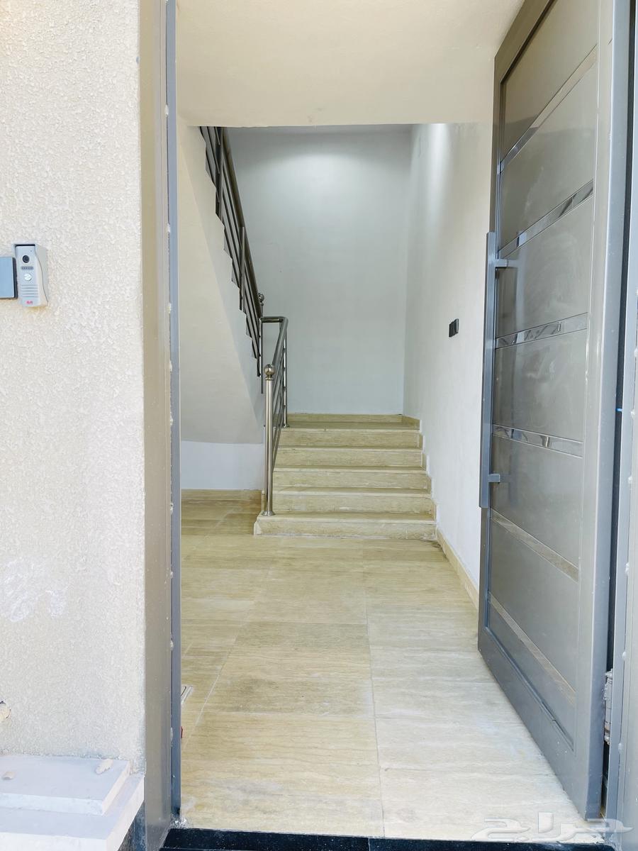 For sale, upper-floor ownership apartments with a completely independent entrance and rooftop, priced at 550,000.63368920500099112