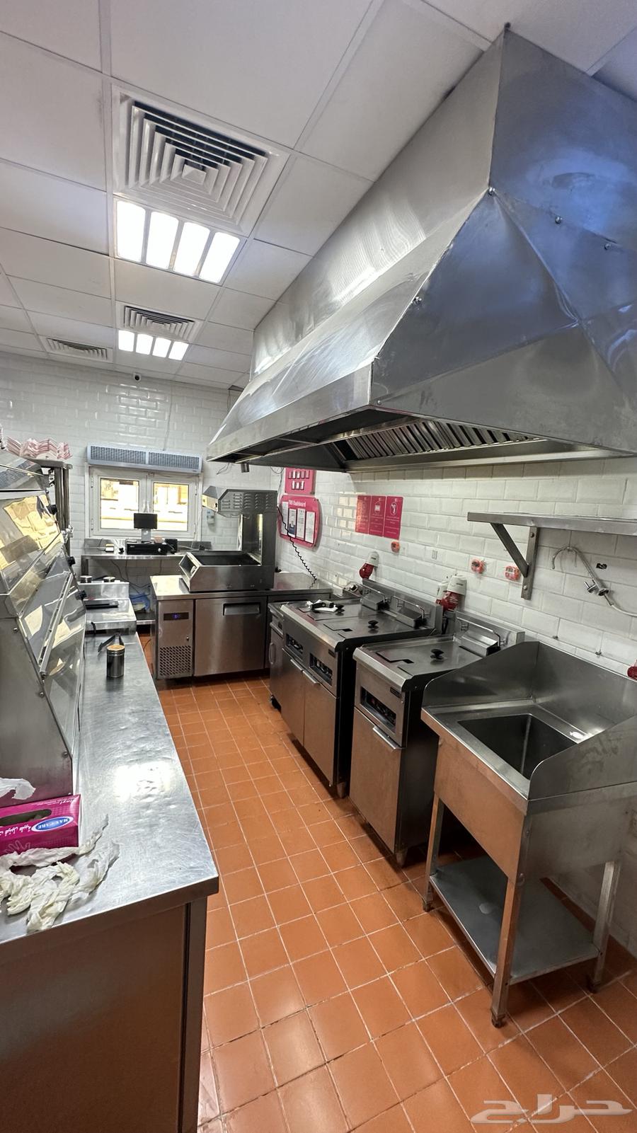 A restaurant location for kissing63360551549187112