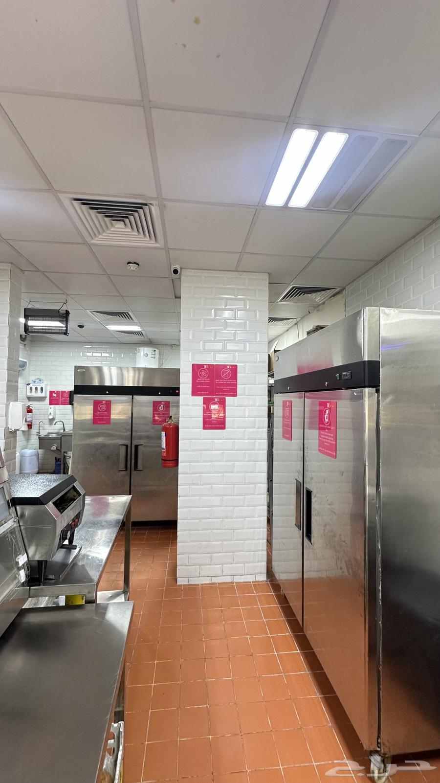 A restaurant location for kissing63360551549187113
