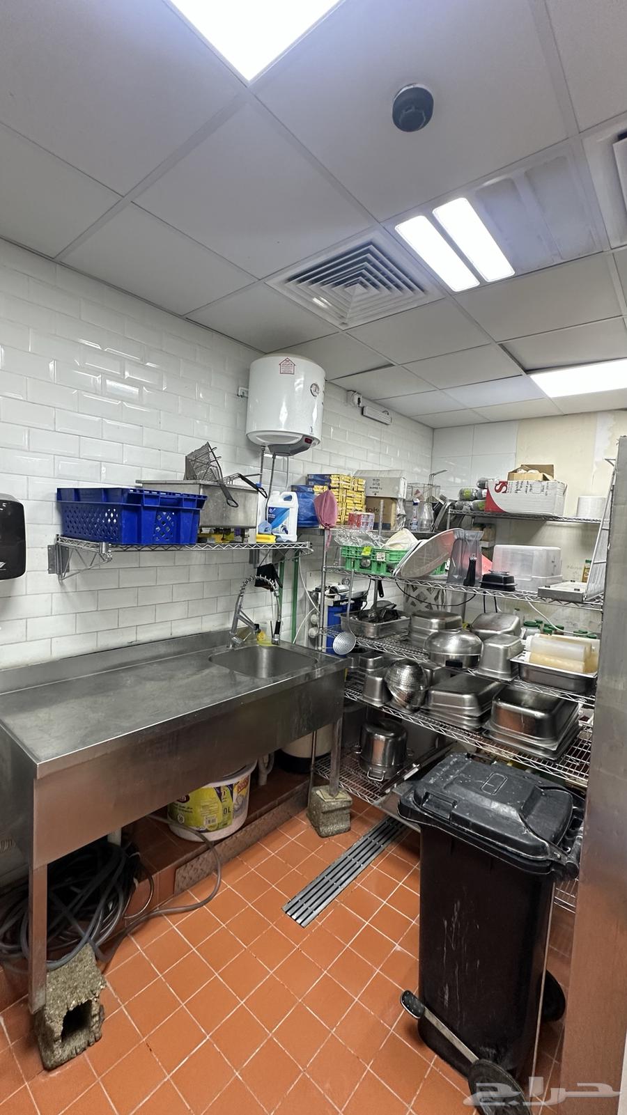 A restaurant location for kissing63360551549187114