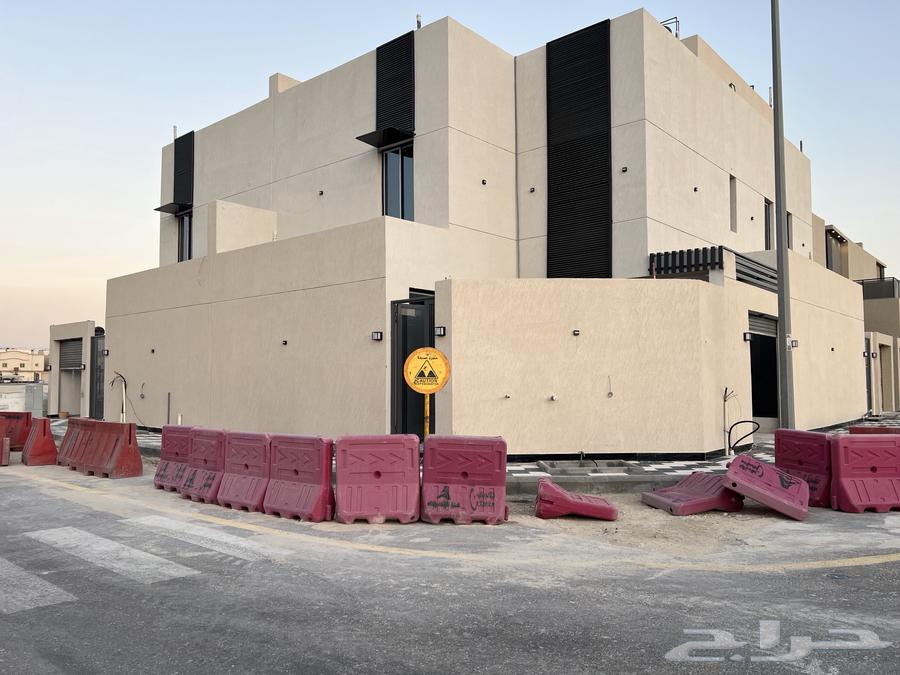 للبيع فيلا زاويه مودرن شغل مرتب جدا دورين وملحق ف موقع مميز63365115361537111