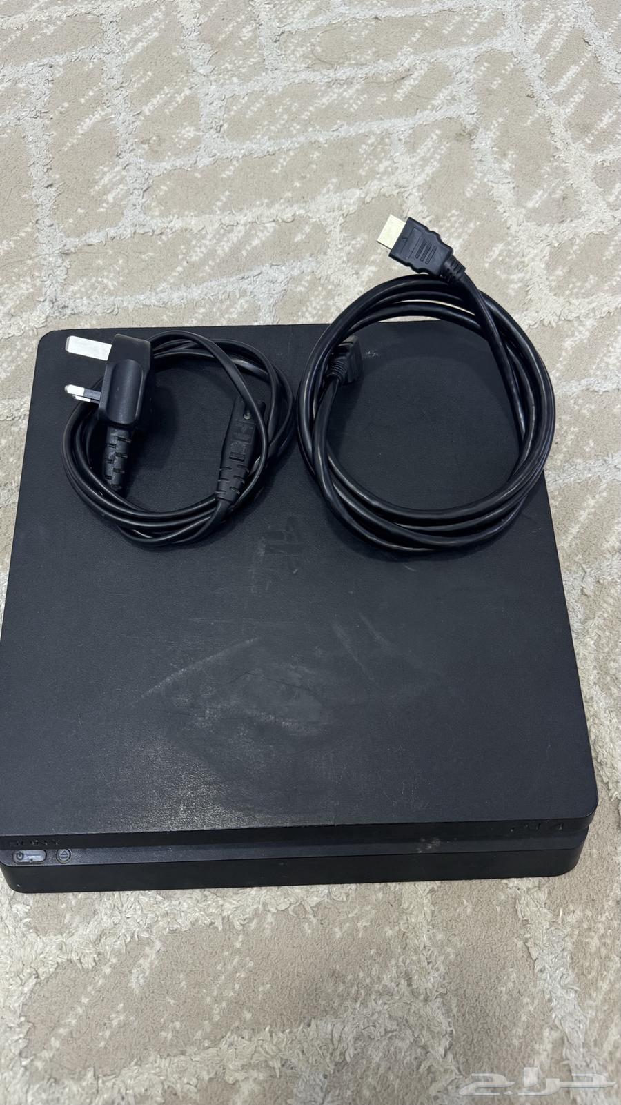 للبيع سوني 4 مع اليدات 55063356758050563116
