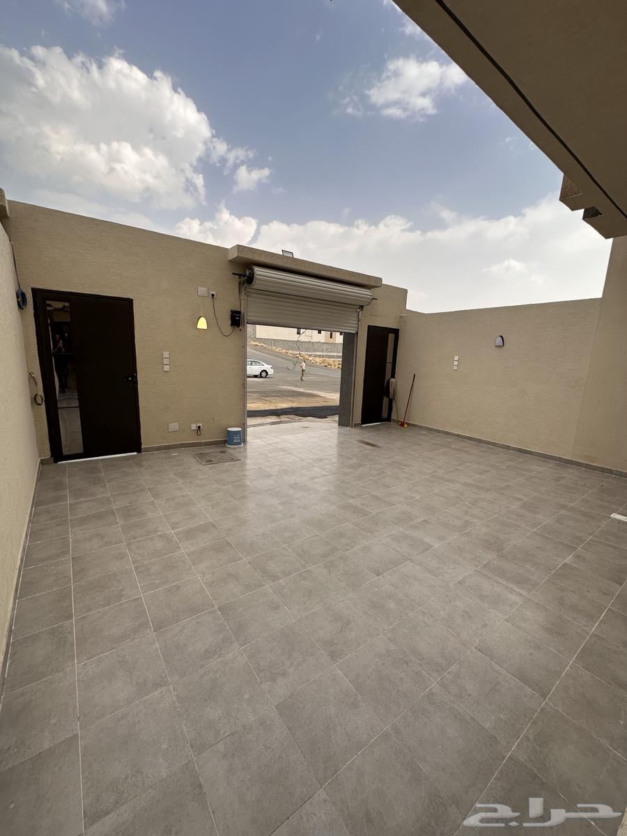 Selling a ground floor apartment with a large courtyard behind Al-Million Park, Al-Mahalah Road, Abha63356200405123111