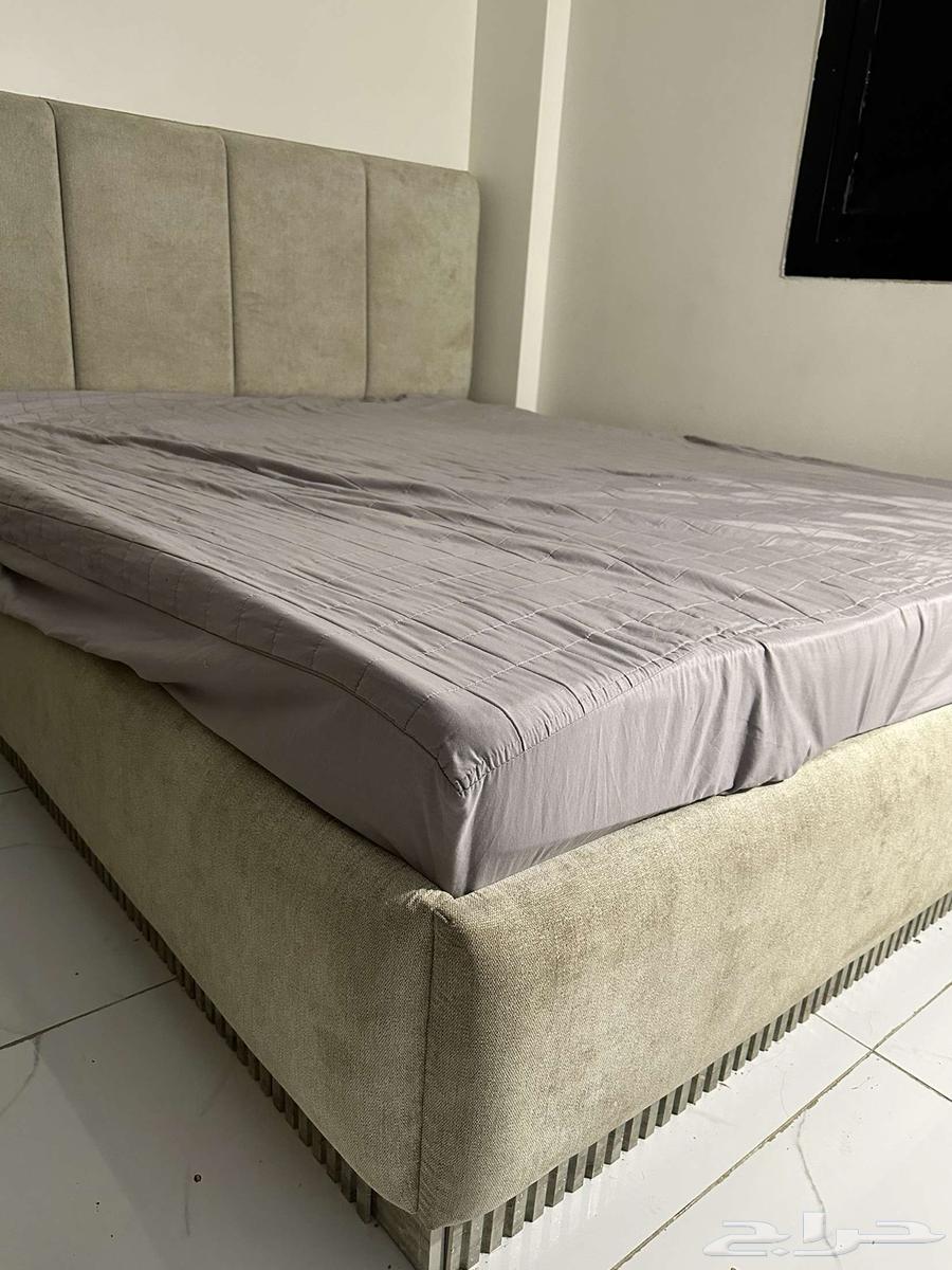 سرير 160 200 مع مرتبه وكومدينه وتسريحه مع اضاءات كلها63359246806915111