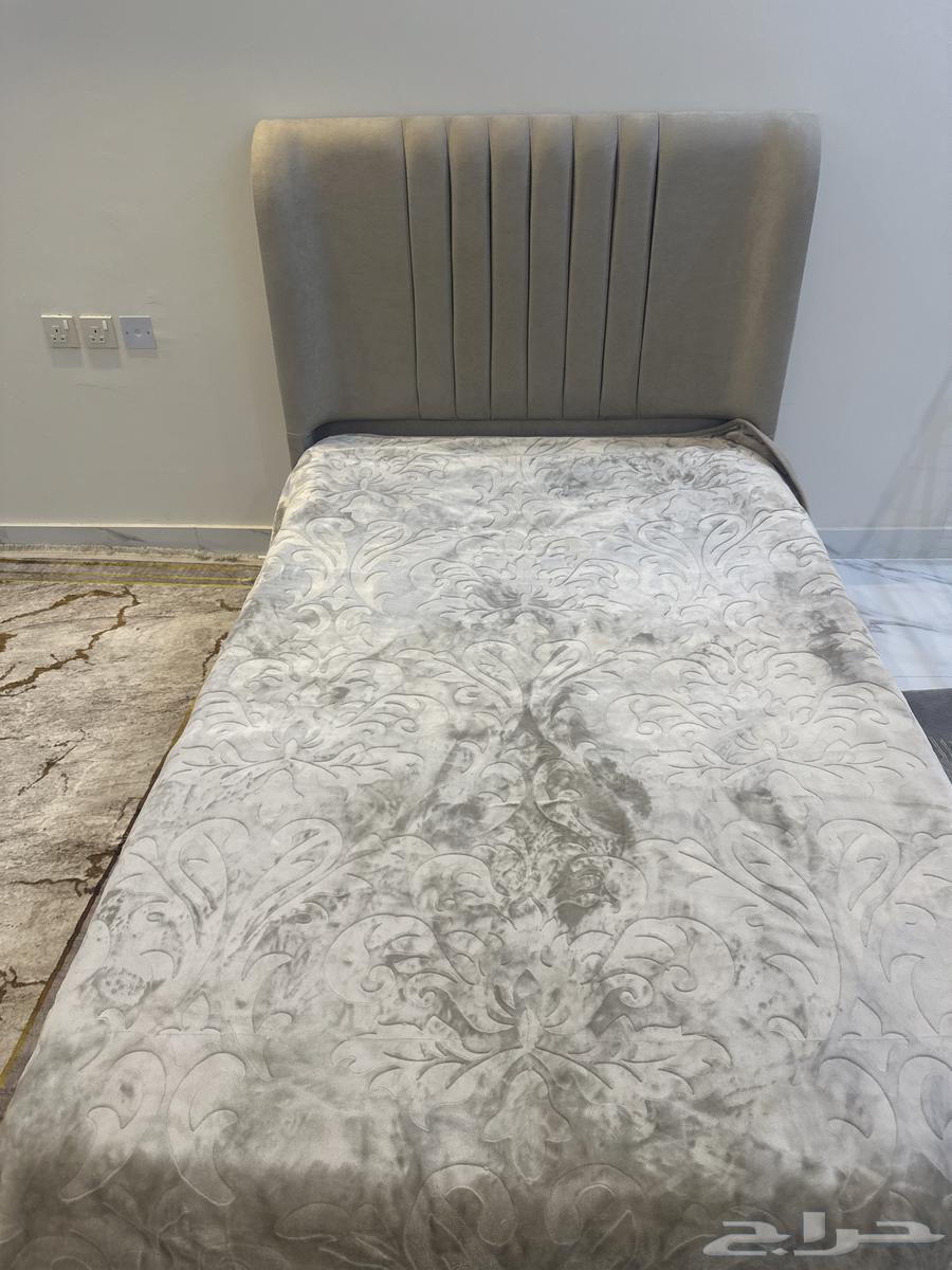 Bed, cabinet, and table63402864683649113
