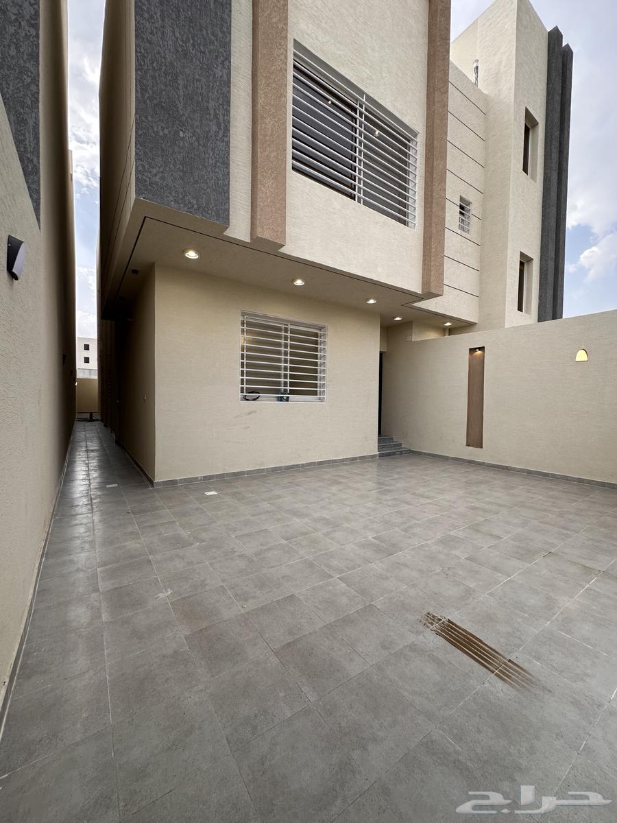 Selling a ground floor apartment with a large courtyard behind Al-Million Park, Al-Mahalah Road, Abha63356200405123113