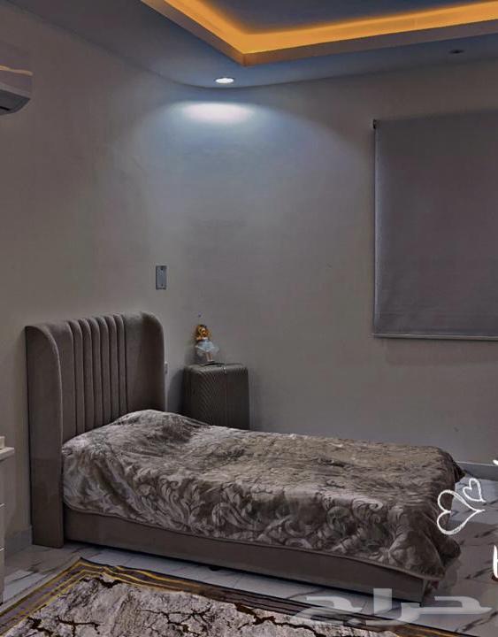 Bed, cabinet, and table63402864683649111