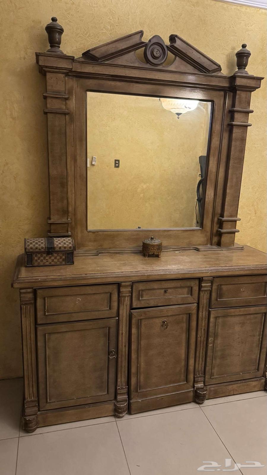 A wardrobe in very new condition and a dressing table with a chair63346404223618112