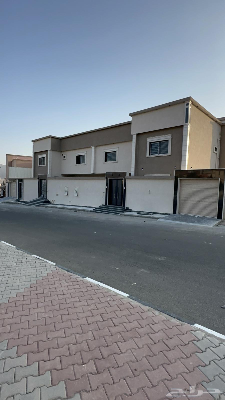 Interior and exterior building paint630314340437781121