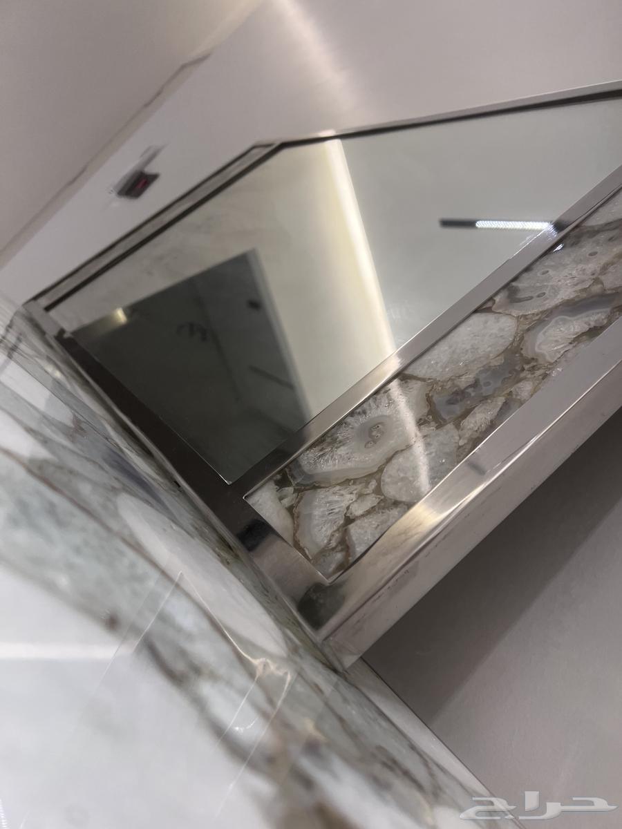 Entrance table with elegant mirror, good condition633461172563231123