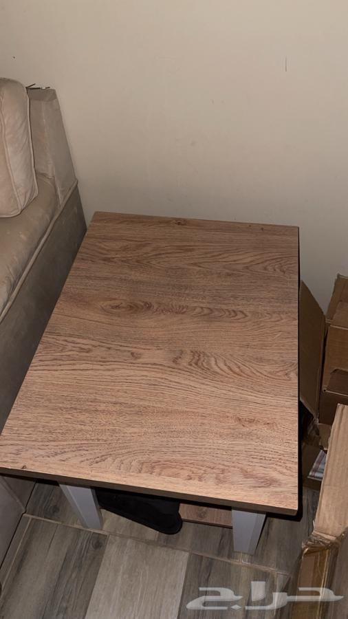 Wooden table63359793378050112