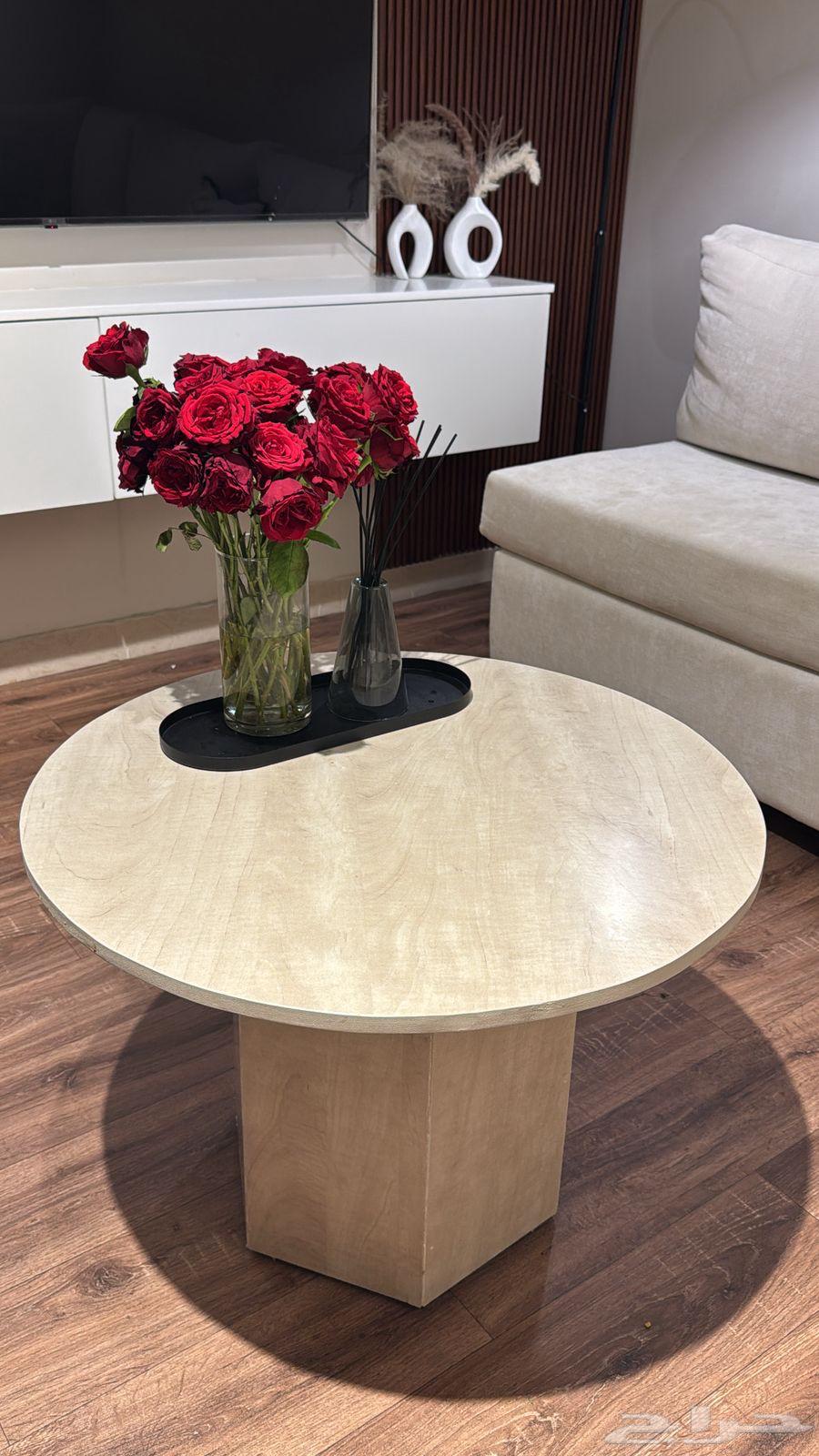 طاولة نظيفه وسليمه 70 7063351206264705114