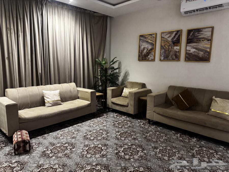 كنب مع الطاولتين والشجره63346800396675113