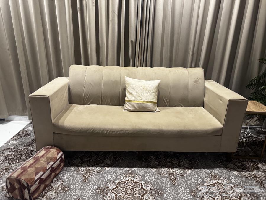 كنب مع الطاولتين والشجره63346800396675112