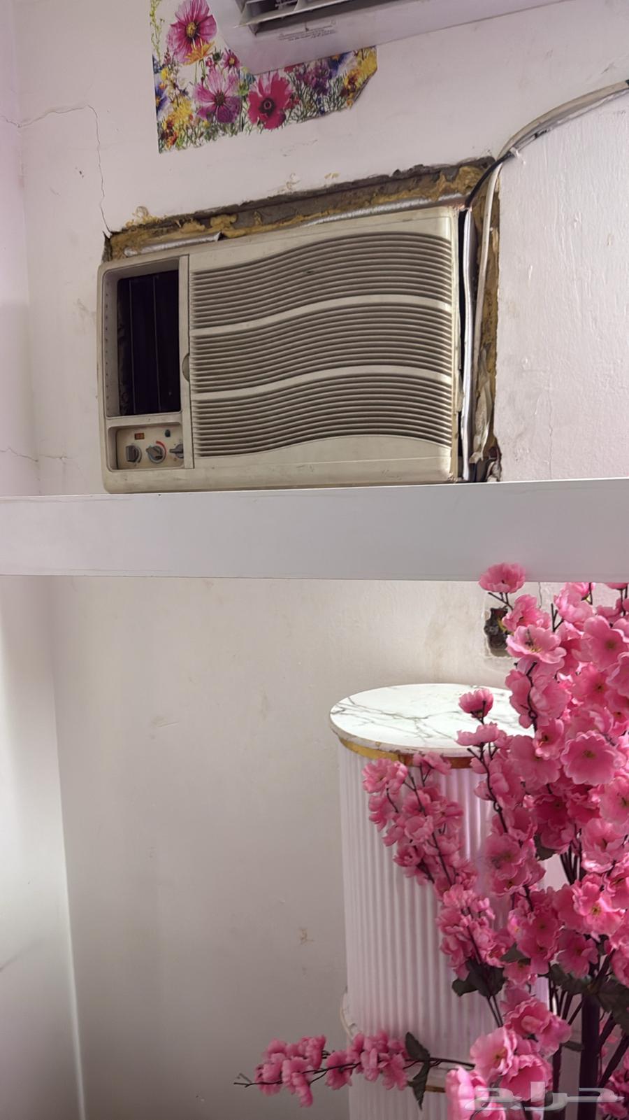 Book for sale 400 SAR, and two air conditioners for 500 SAR, and there is a bedroom for 500 SAR.63342383276035111