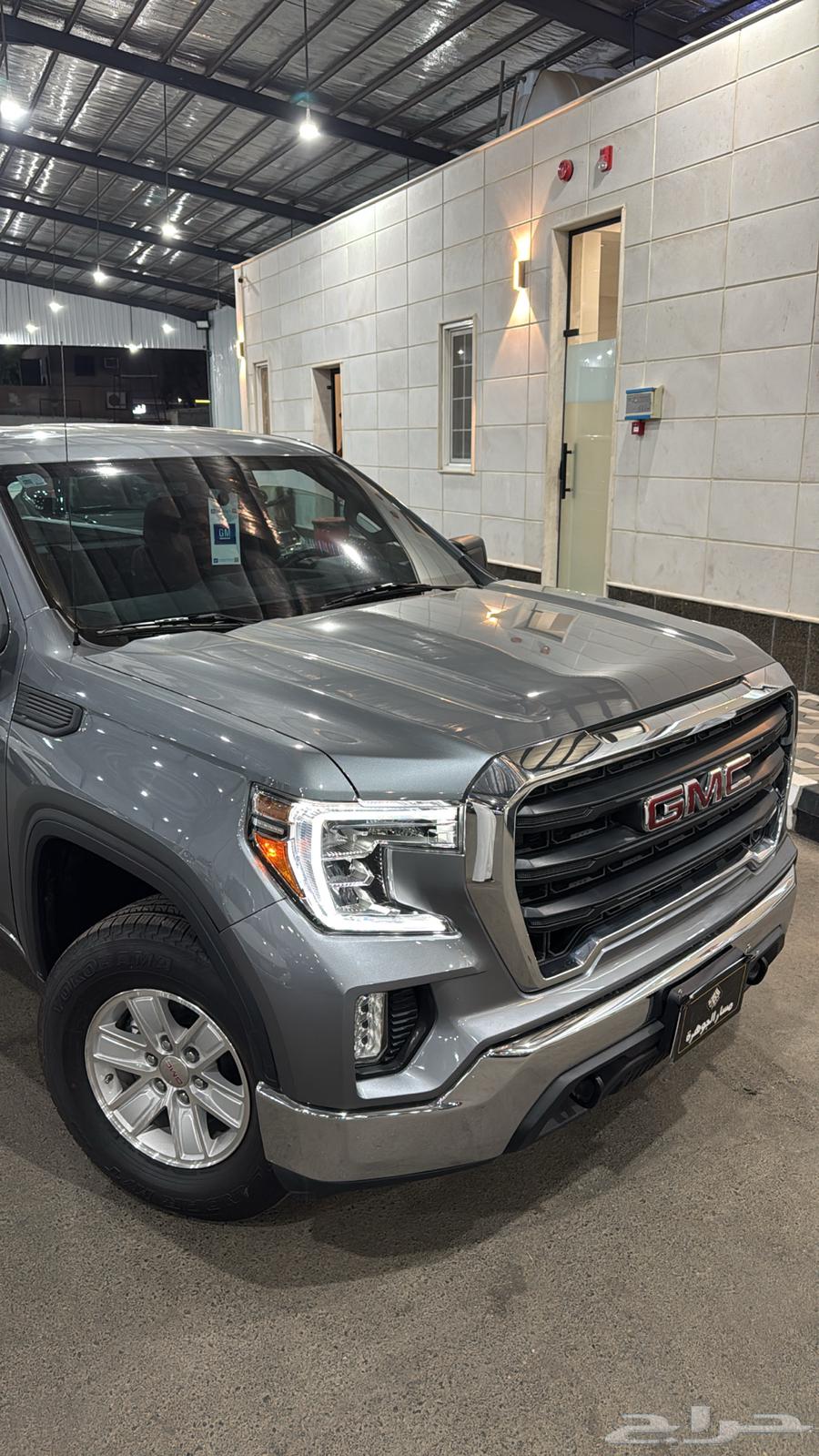 2020 Gasoline Sierra with only 60,000 KM.63615540911361112