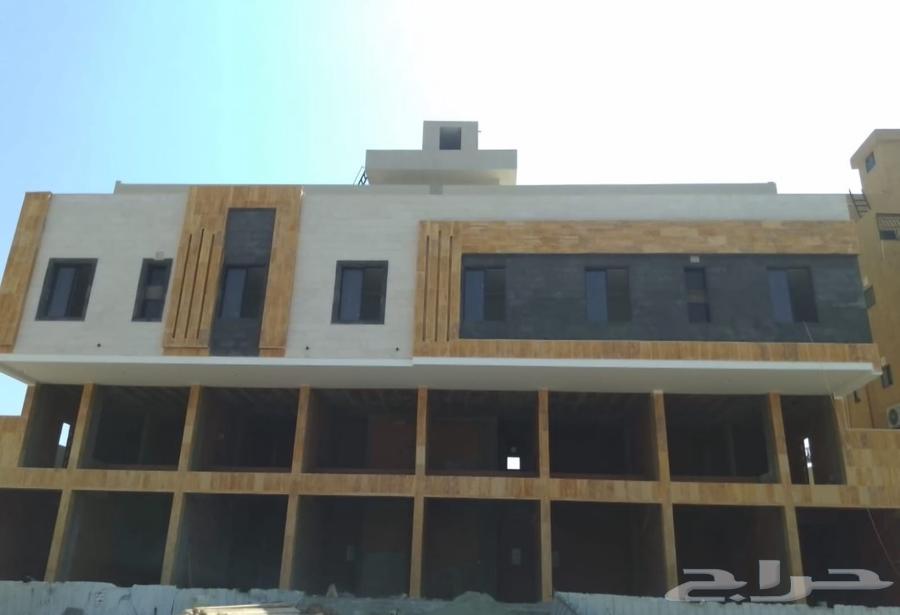 An investment opportunity: 8 shops and 7 apartments in Jeddah Al Fadila, on an international street, 120 meters63380117644803111