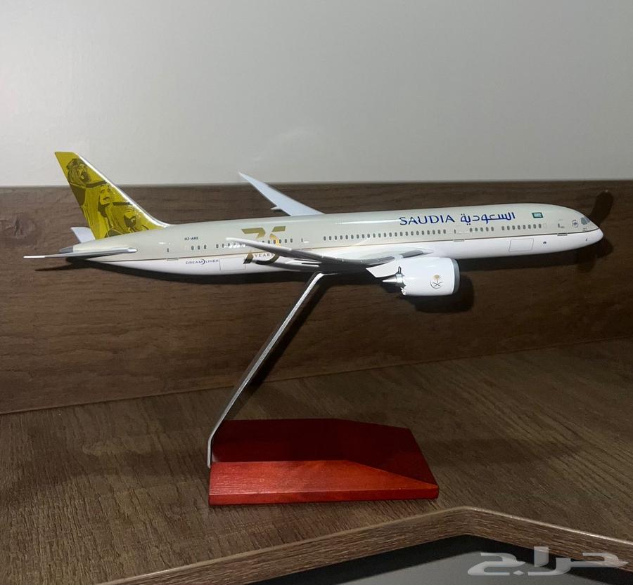 Saudi Airlines B787-9 airplane model633450756942111121