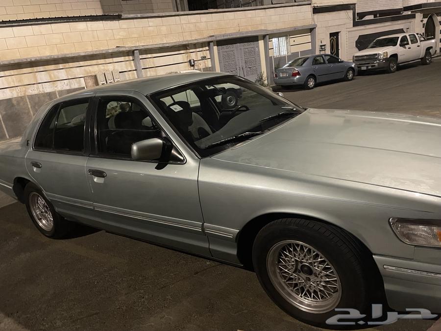Ford Marquis 199663615523531394112