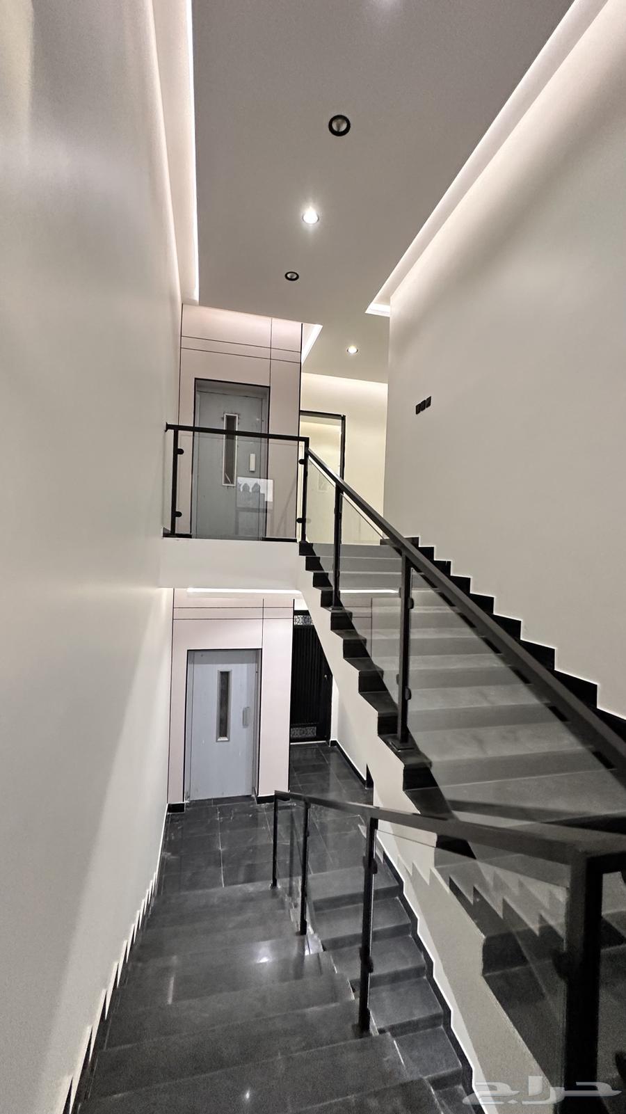 For sale: Luxury upper roof in Khamis Mushait, central services62995398712323111