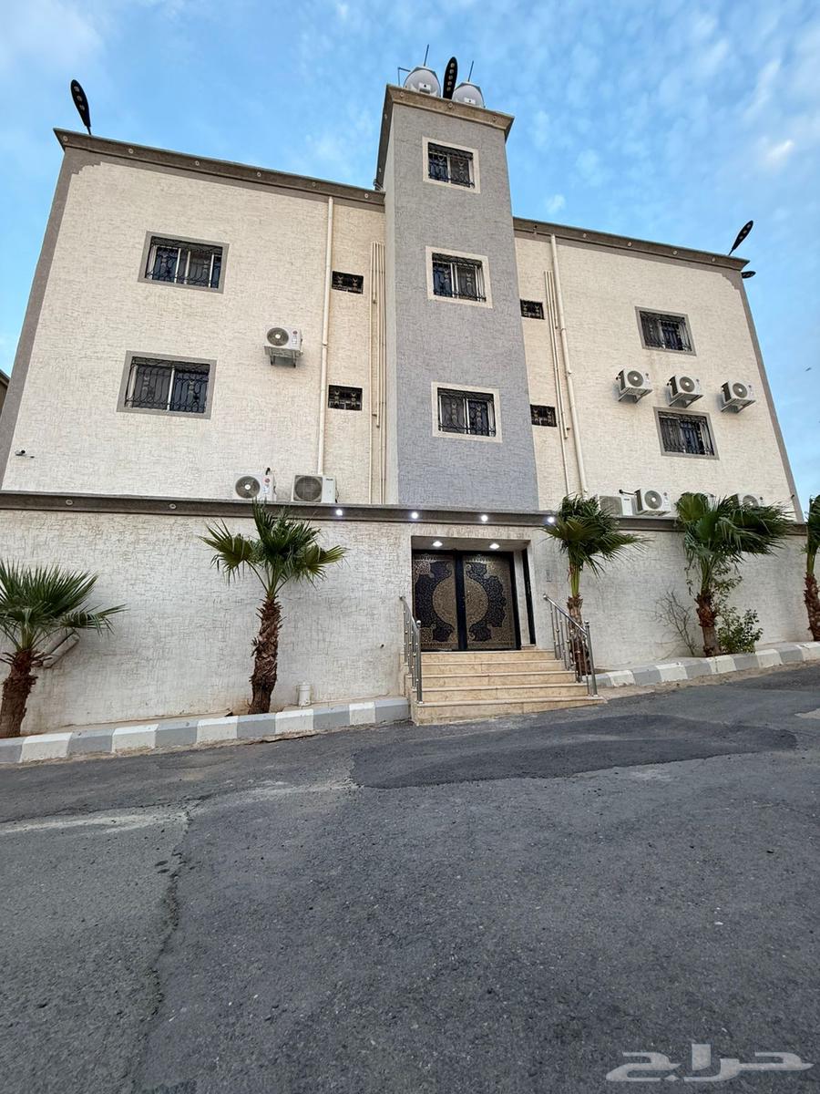 A 3-story building for sale in Al-Dhars, Mahayil Asir629192298337311117