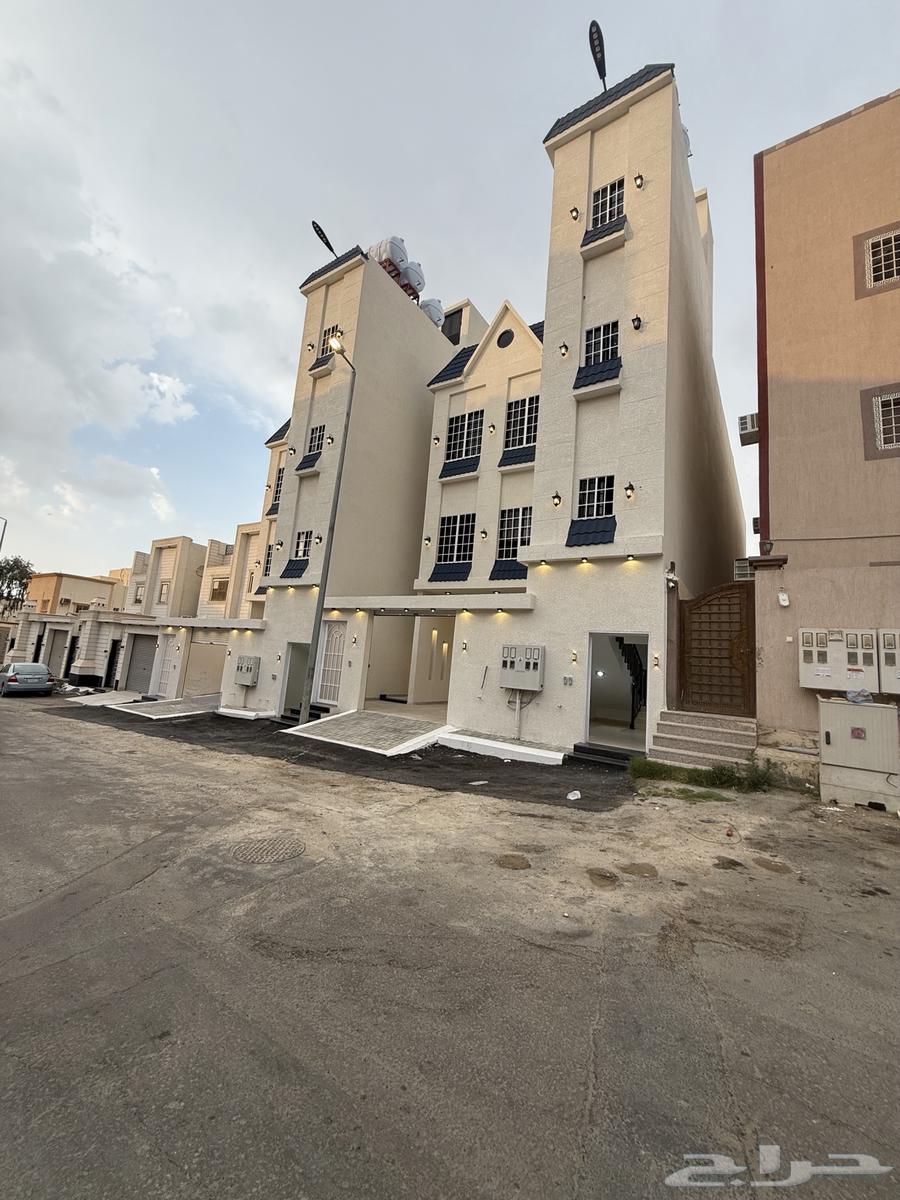 للبيع أدوار أرضيه بحوش وشقق علويه بسطح حي الموسى خميس مشيط62995398153857112