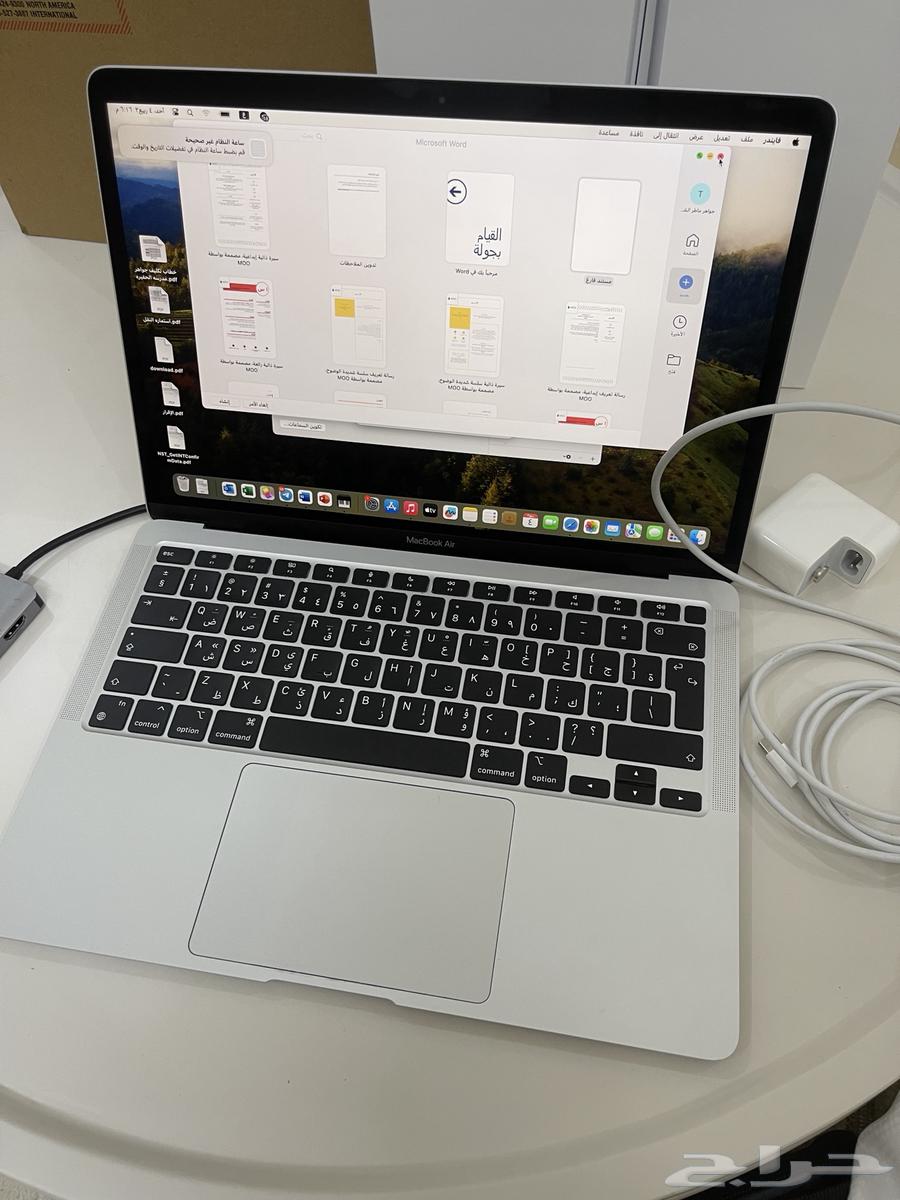 Simple, clean used Apple laptop, bought from Jarir with all its accessories.633358295517461110