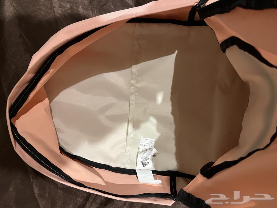 شنطة ظهر اديداس اصليه مع تصوير العلامة التجارية اللون وردي63337113823363113