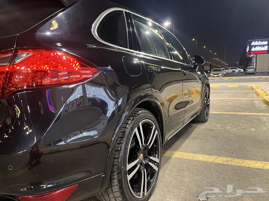 Clean Porsche Cayenne for user63615990750851112