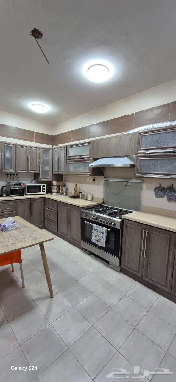 للبيع عمارة دور وثلاث شقق وملحق629182820238111125