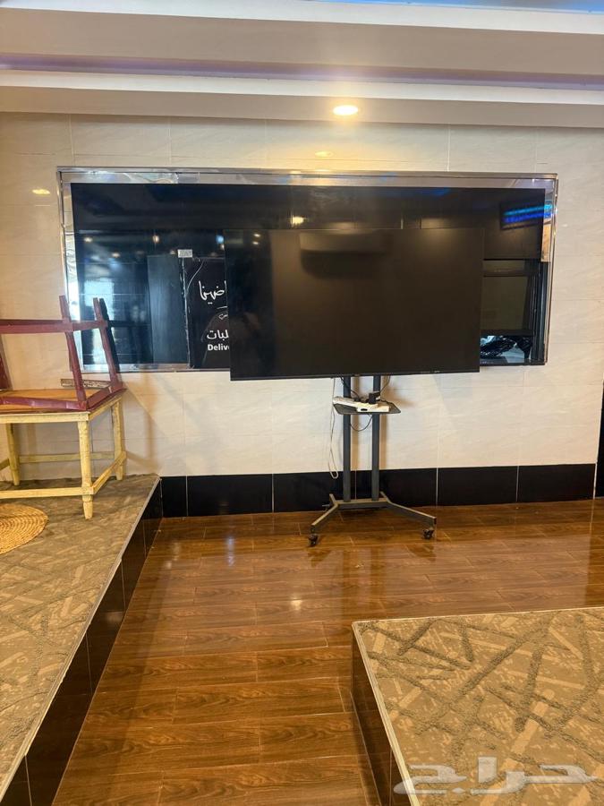 A restaurant ready for kissing, fully equipped with all tools63331589650563113