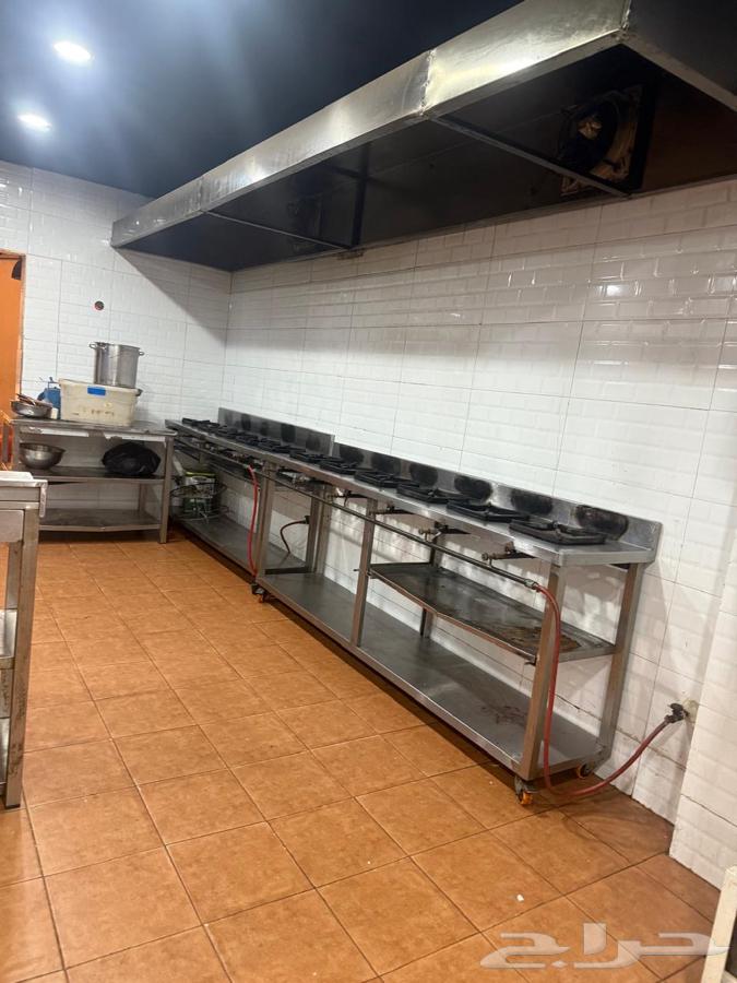 A restaurant ready for kissing, fully equipped with all tools63331589650563114