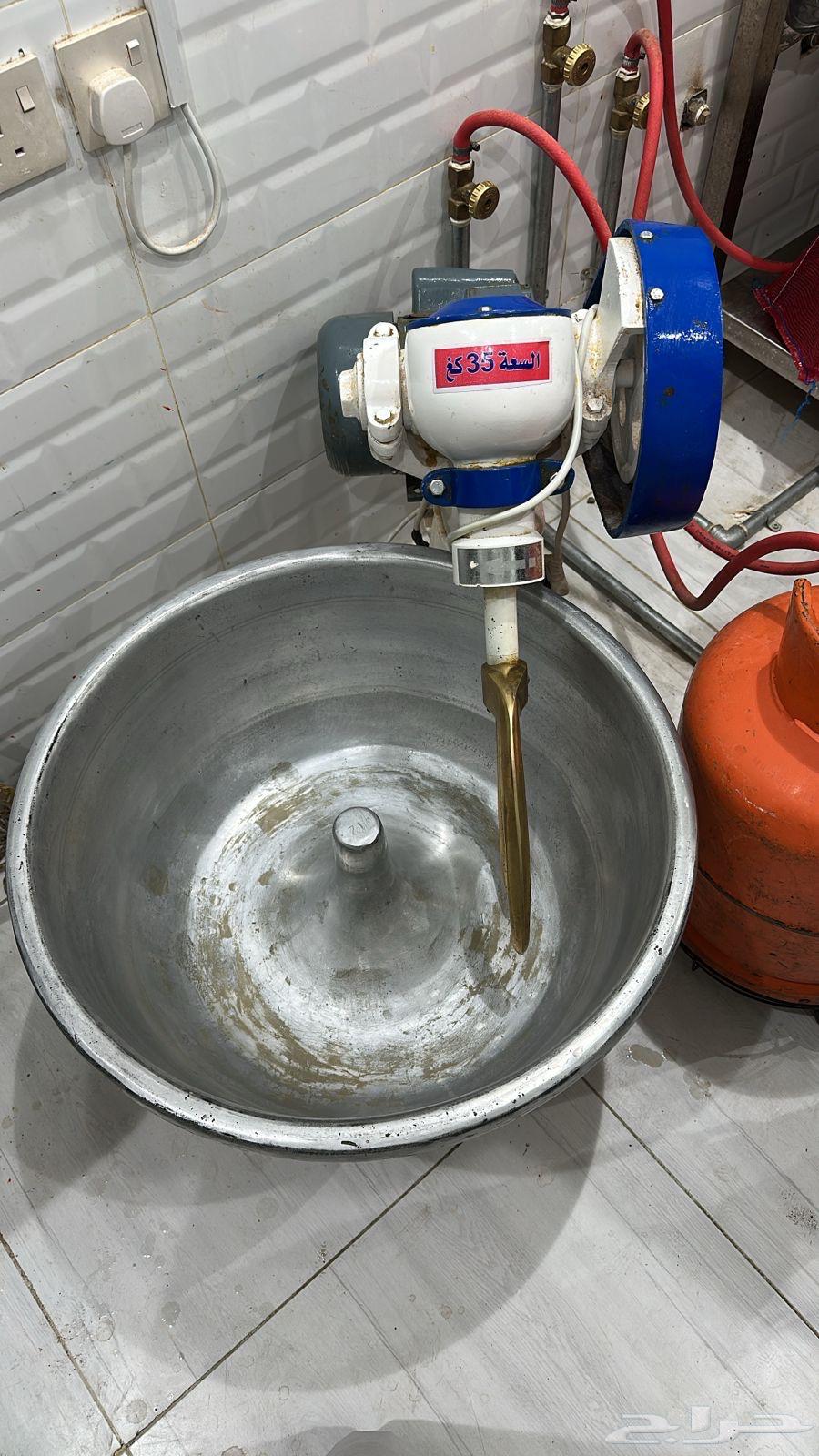 A 35 kg mixer and a 15 kg new potato peeler used only once63334154652417110