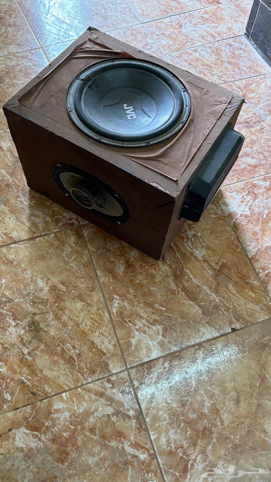 Headphones with amplifier633294147426581120