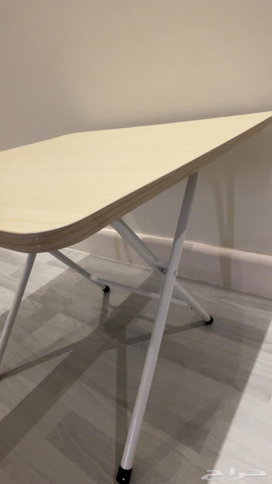 A medium-sized table63326765531523112