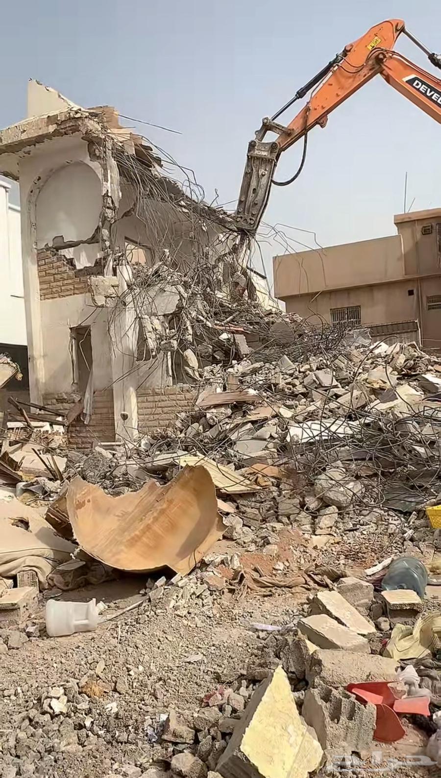 Free demolition and removal against contents, waste disposal, earthworks63005066026243111