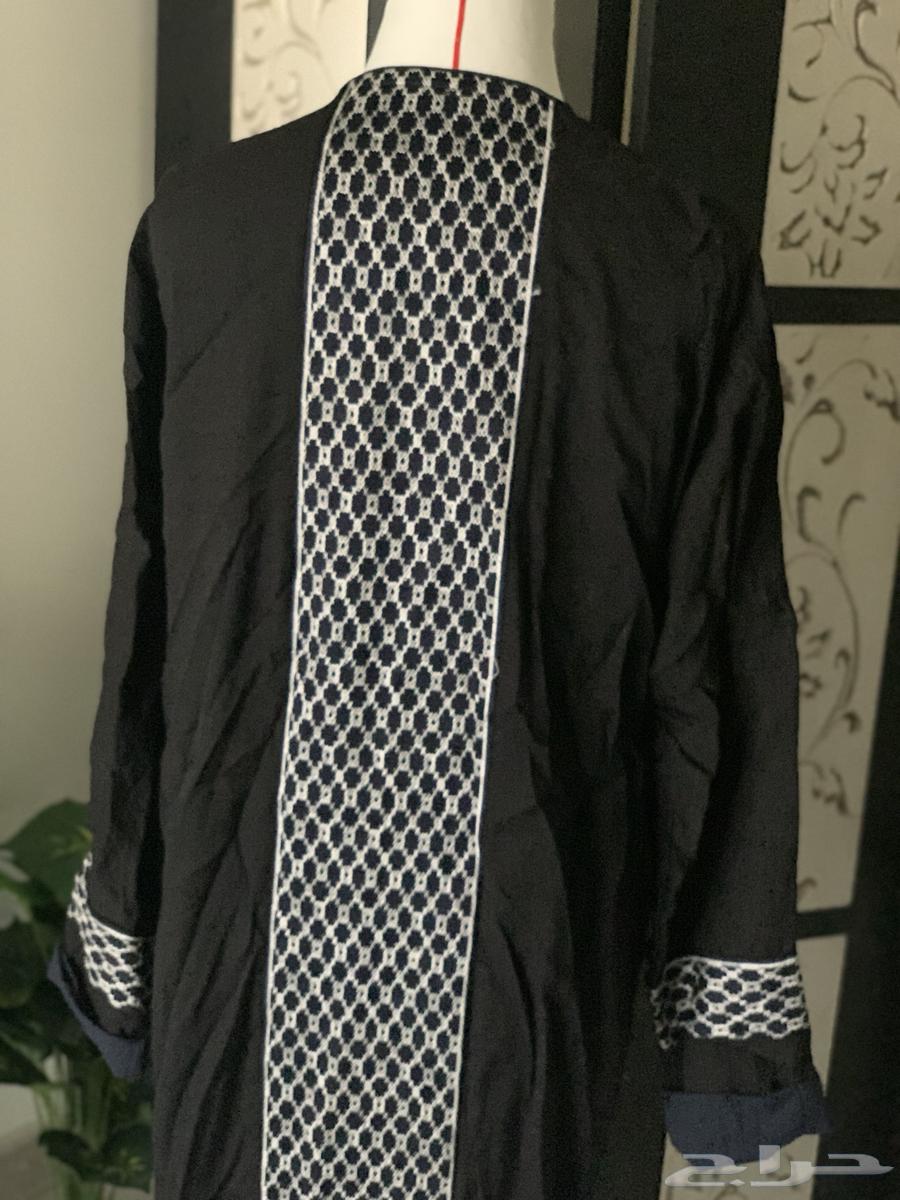 A used black and navy abaya63398405861763112