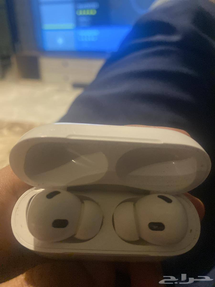 Very clean Apple Pro headphones, don't have any issues.63329959257730112