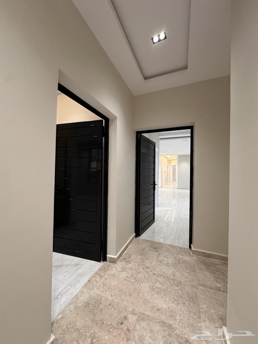 For sale: Second-floor roof with annex, located between Abha and Al-Khamees, opposite Damak Club.63328312854403113