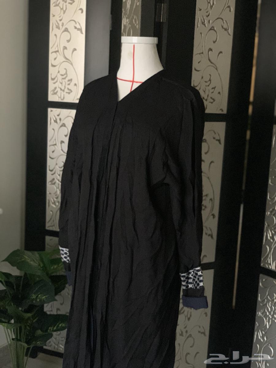A used black and navy abaya63398405861763119