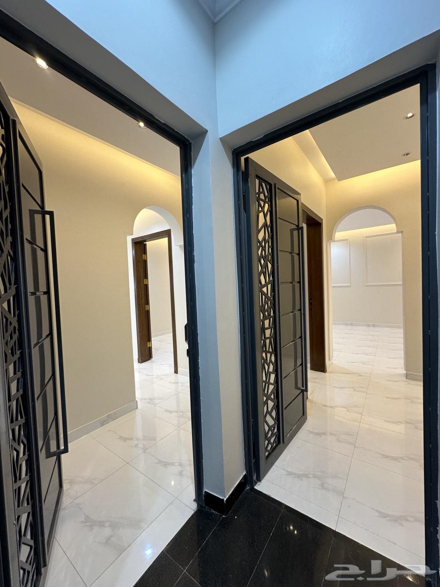 للبيع روف دور علوى بملحق بمدخل سياره خميس مشيط62995400172417113