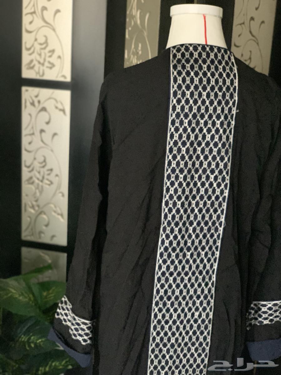 A used black and navy abaya63398405861763113