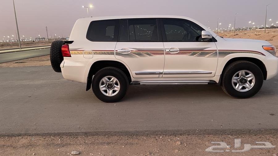 Toyota Land Cruiser threatened63005177284739111