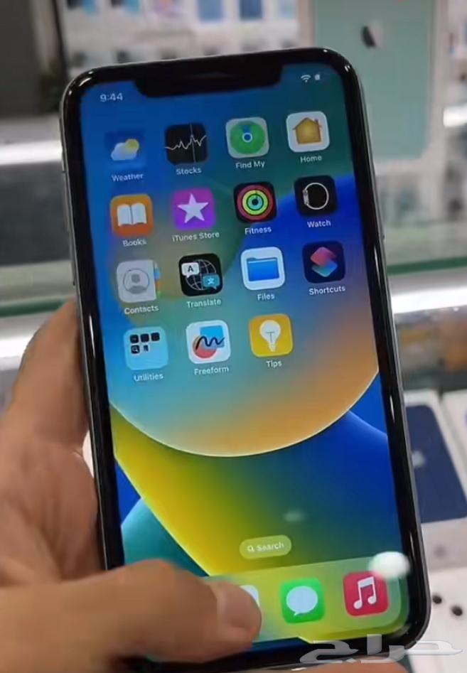 iPhone 11 mobile phone, clean with slight scratch once, price 80063005660032643111