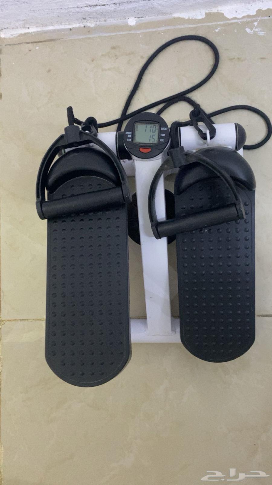 A small indoor fitness device for shaping legs63396518880514111