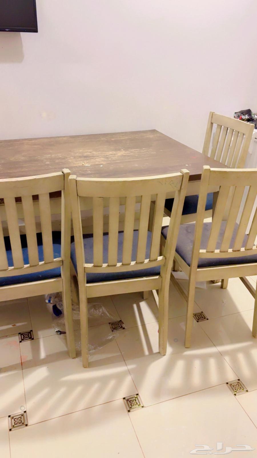 Table for sale with 6 chairs, purchased from Home Box63399768777346111